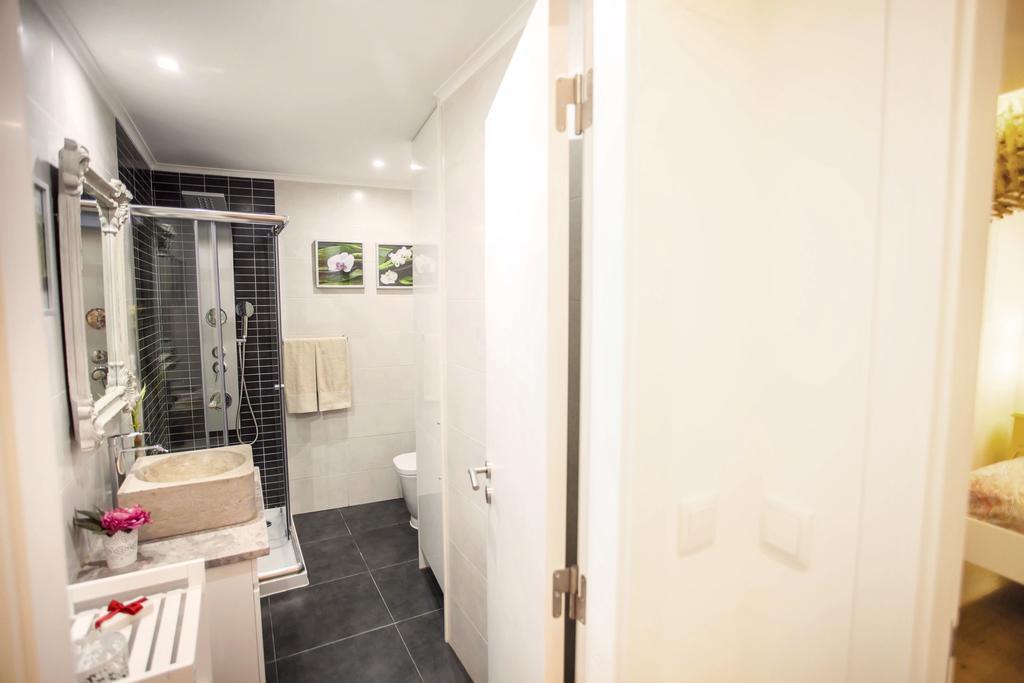 Typical Bairro Alto Apartment Lisbon Exterior photo